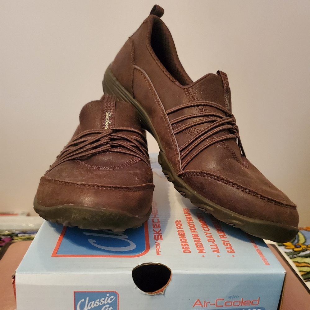 Skechers Classic Fit with Memory Foam